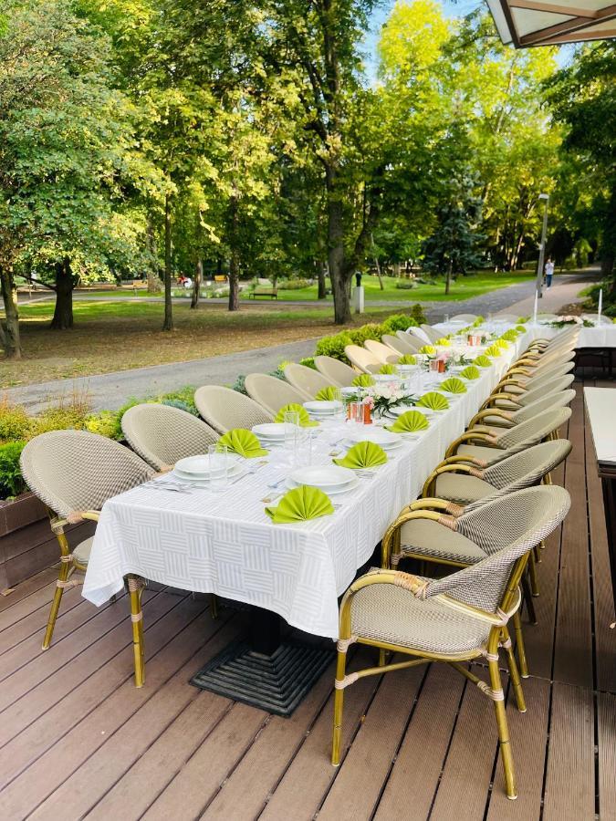 Villa Hotel ديبريتْسين المظهر الخارجي الصورة
