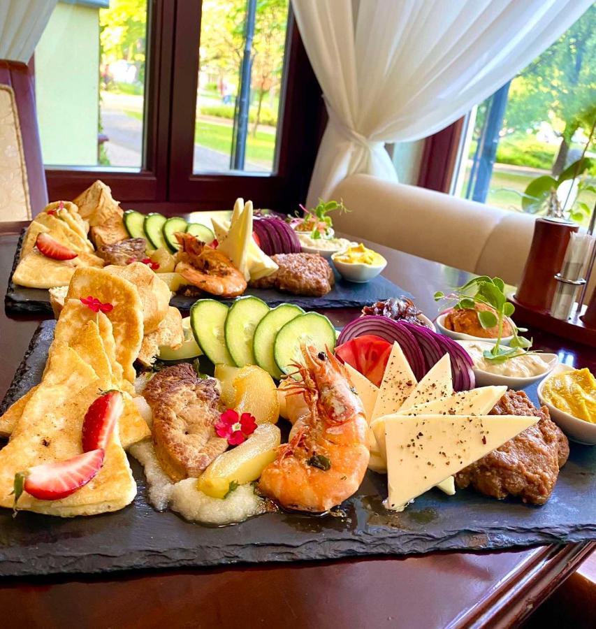 Villa Hotel ديبريتْسين المظهر الخارجي الصورة