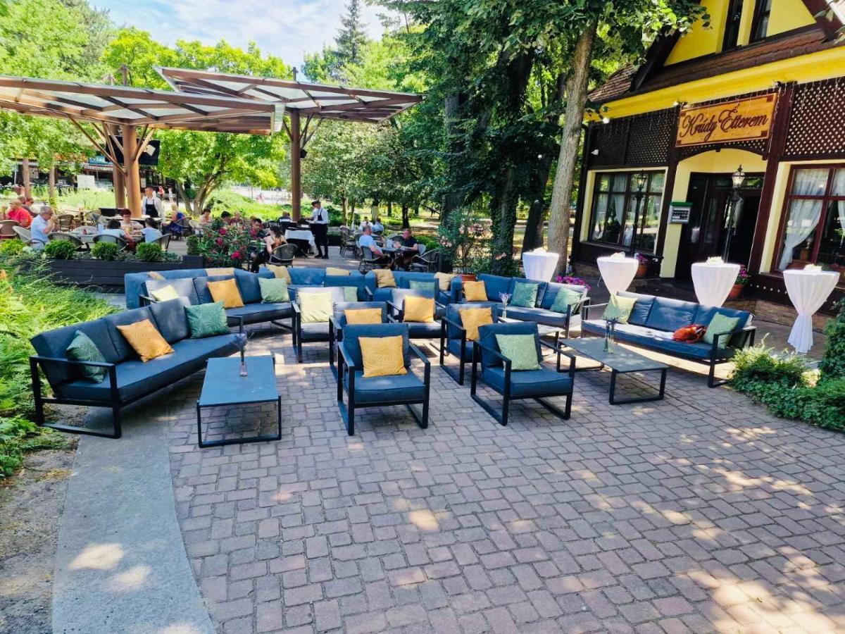 Villa Hotel ديبريتْسين المظهر الخارجي الصورة
