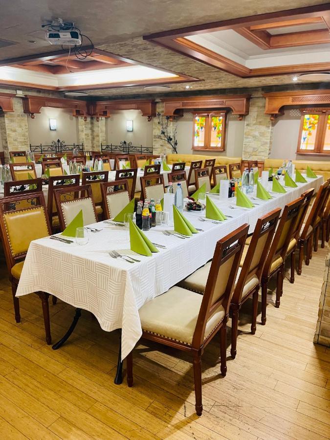 Villa Hotel ديبريتْسين المظهر الخارجي الصورة