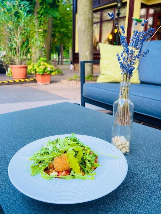 Villa Hotel ديبريتْسين المظهر الخارجي الصورة