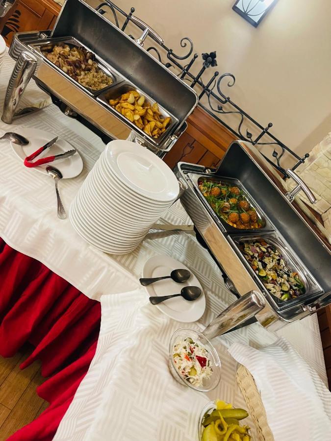 Villa Hotel ديبريتْسين المظهر الخارجي الصورة