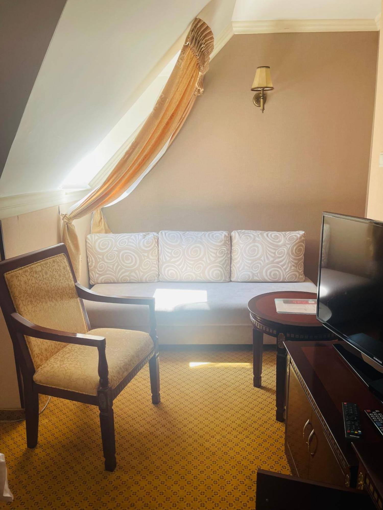 Villa Hotel ديبريتْسين المظهر الخارجي الصورة