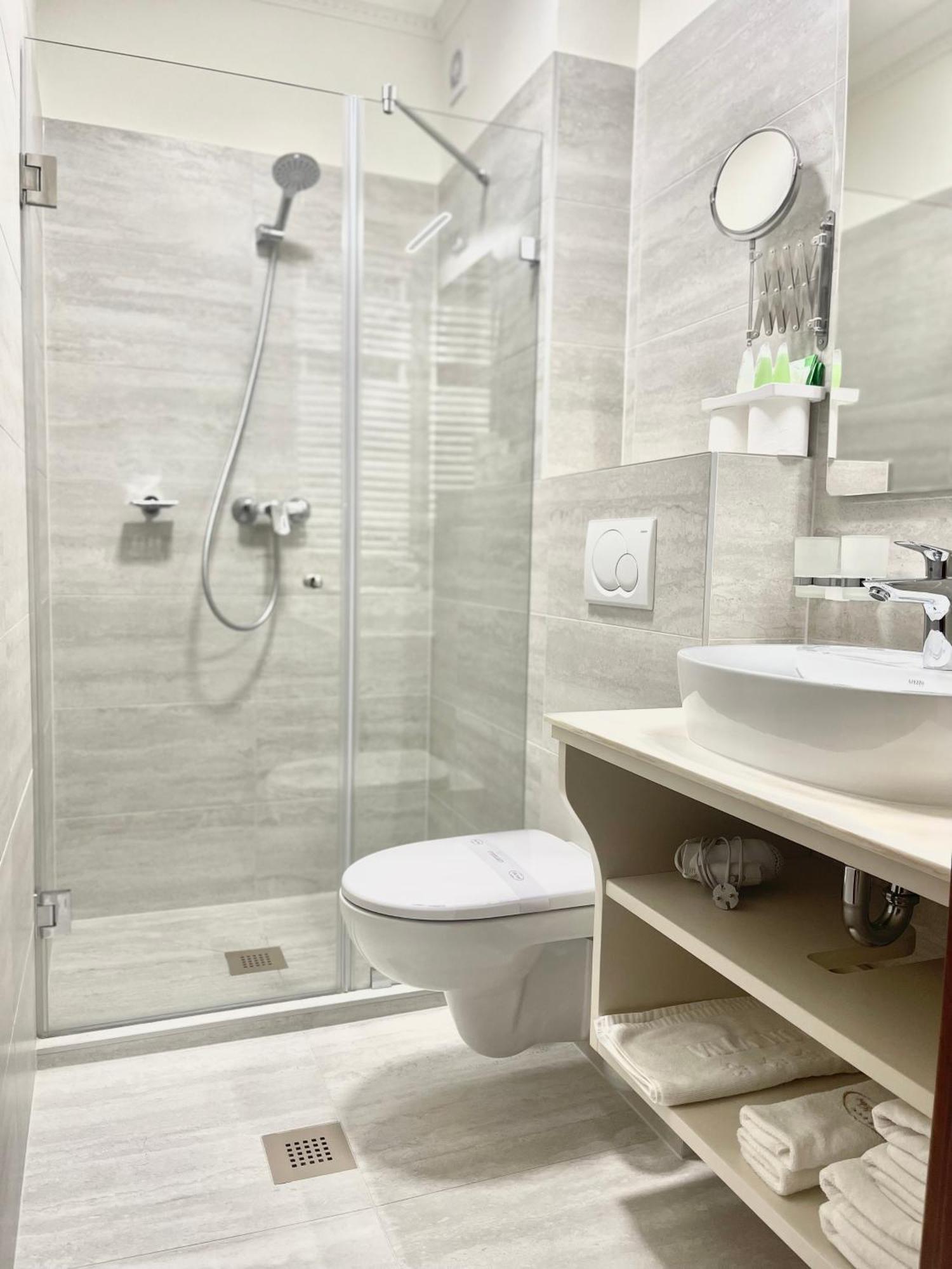 Villa Hotel ديبريتْسين المظهر الخارجي الصورة
