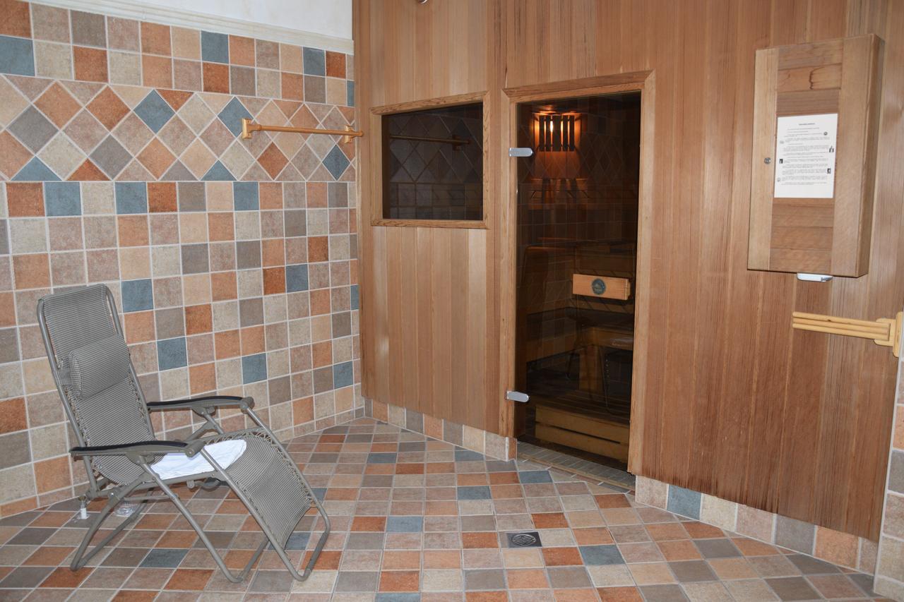 Villa Hotel ديبريتْسين المظهر الخارجي الصورة